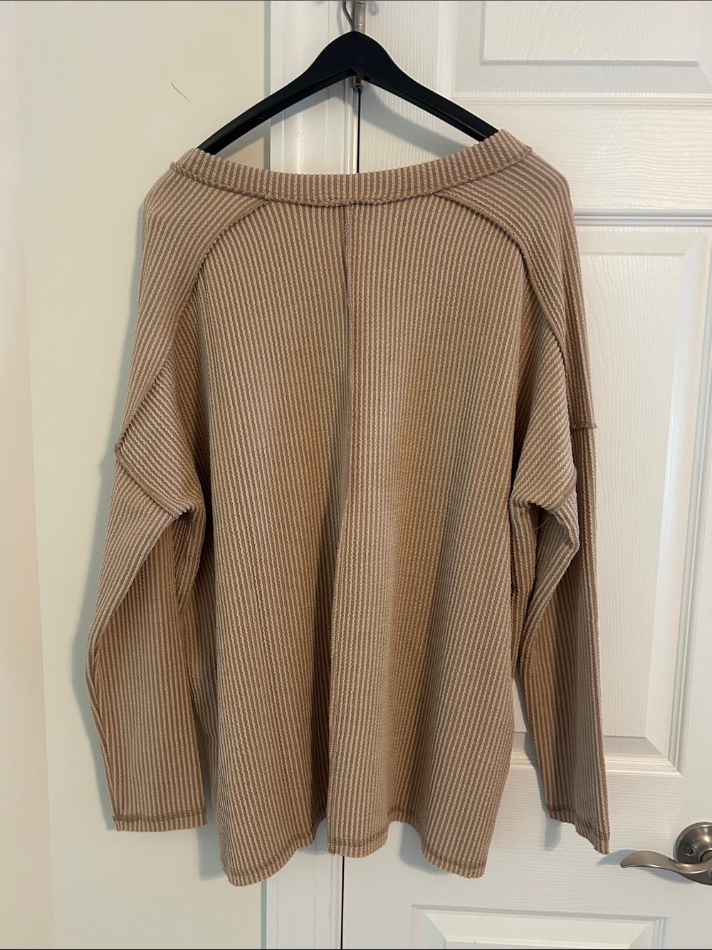Zenana Ash Mocha/Taupe Ribbed V-Neck Too with Exposed Seam size L/XL - Picture 3 of 3